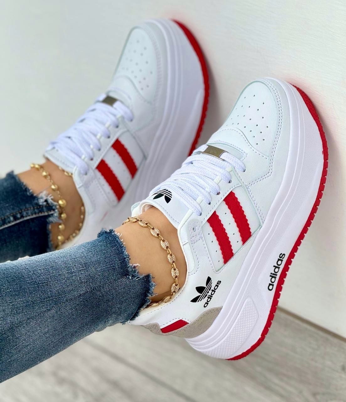 ¡Las Zapatillas Adidas Femeninas que Revolucionan Tu Estilo y Comodidad!