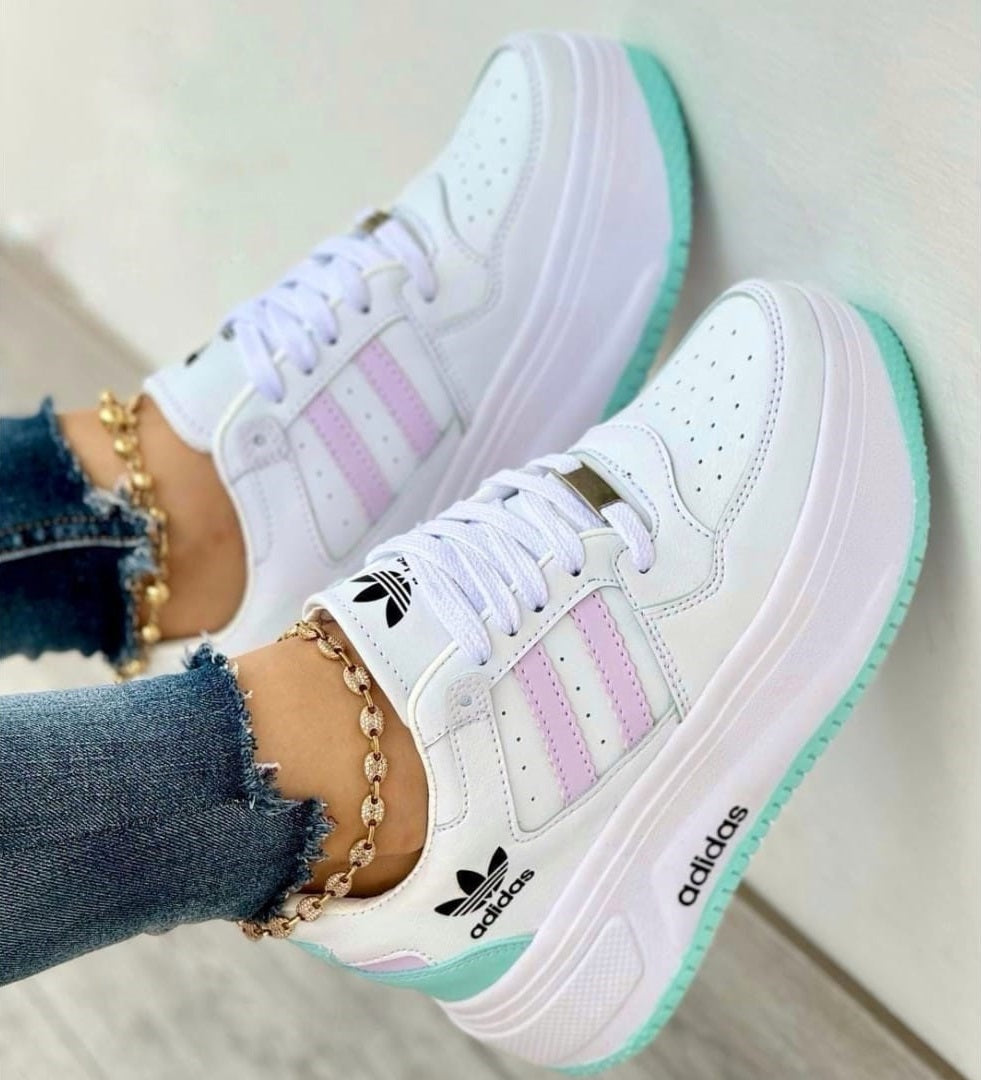 ¡Las Zapatillas Adidas Femeninas que Revolucionan Tu Estilo y Comodidad!